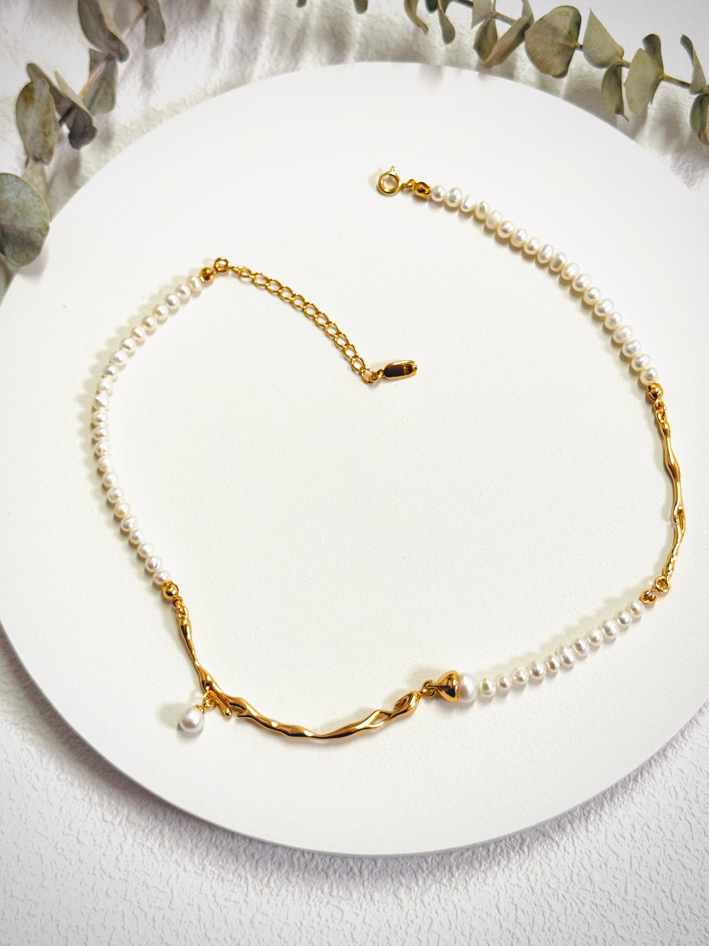Pearl Flow Necklace