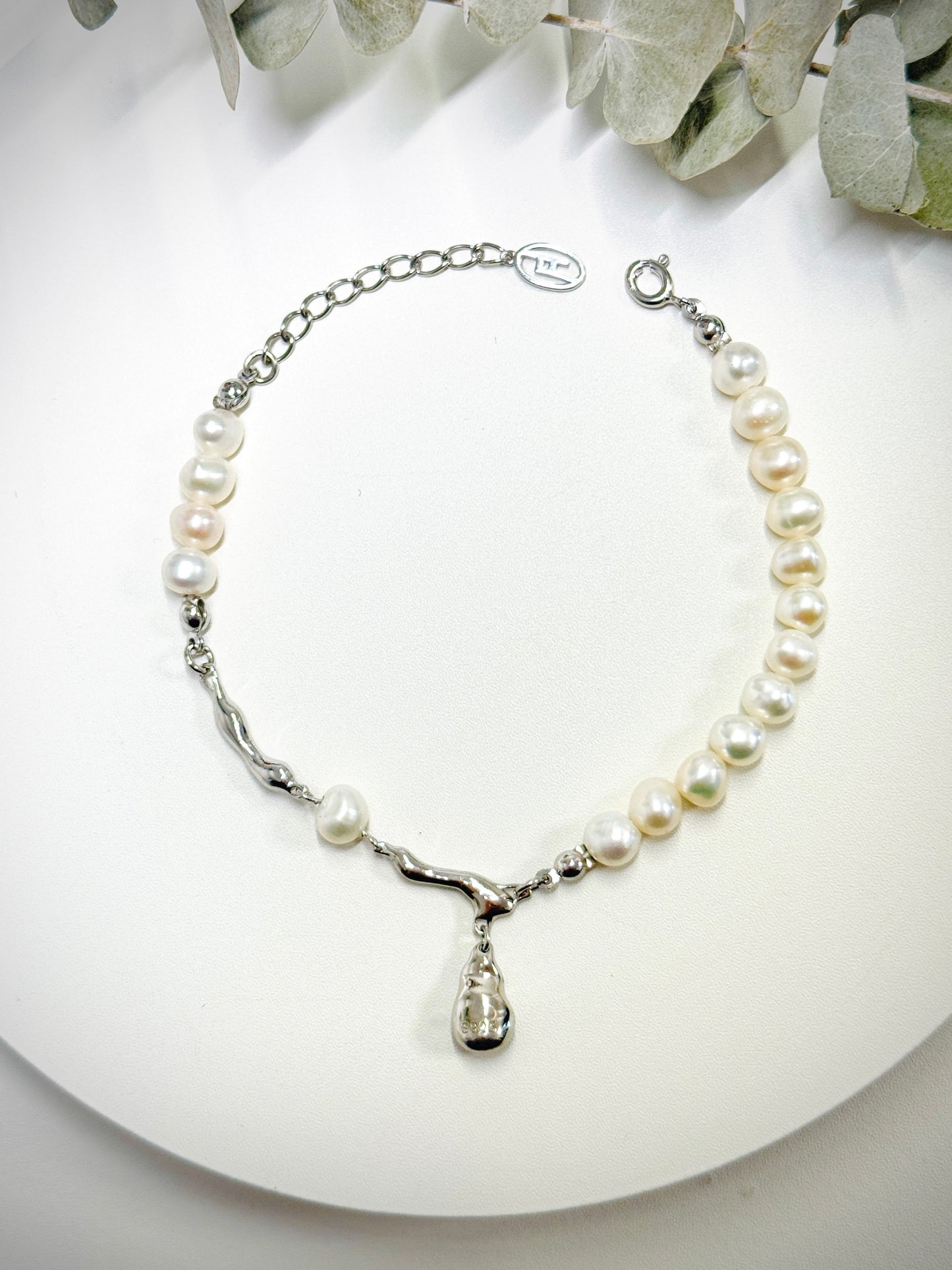 Flow Pearl Bracelet