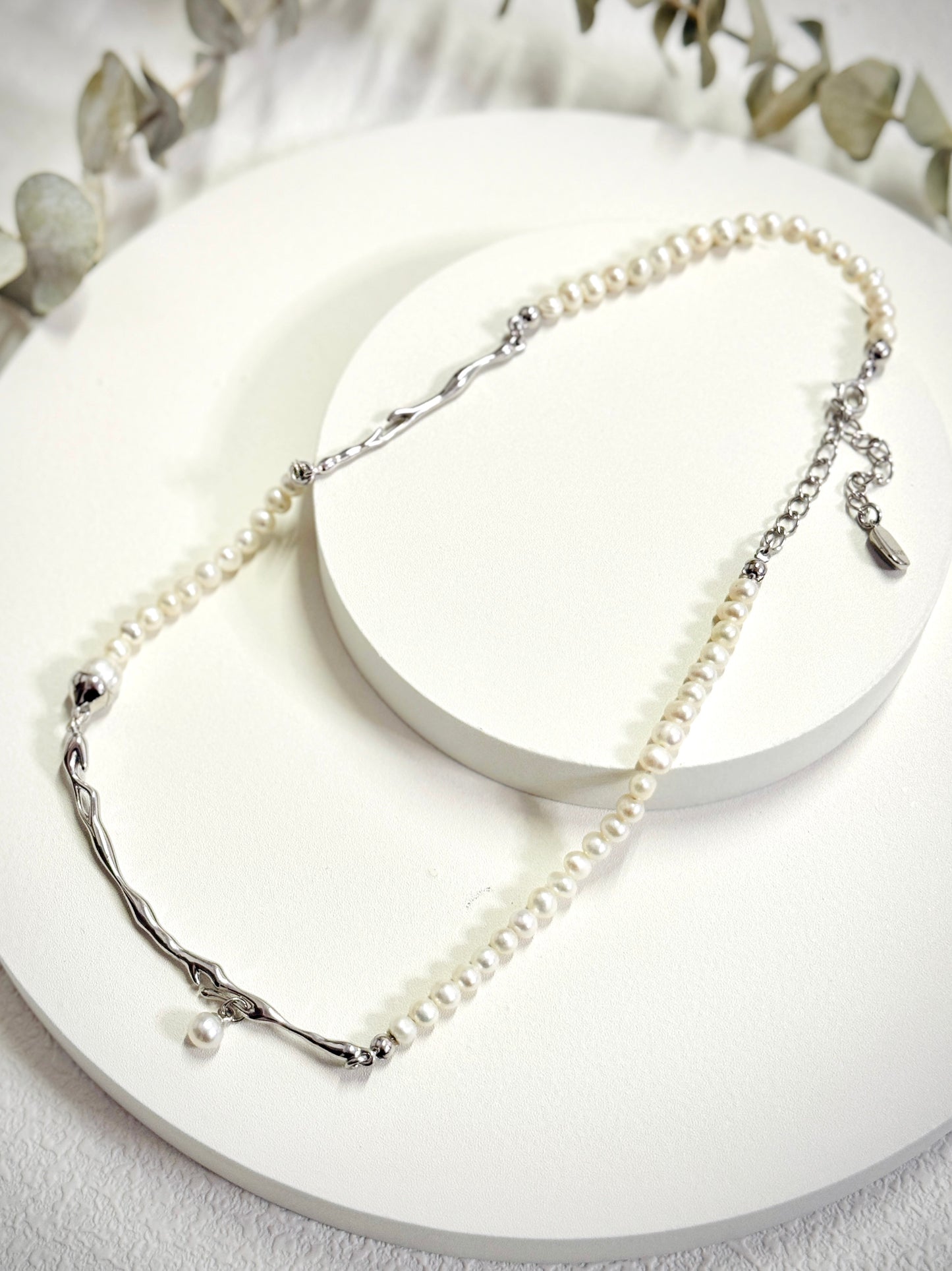 Pearl Flow Necklace