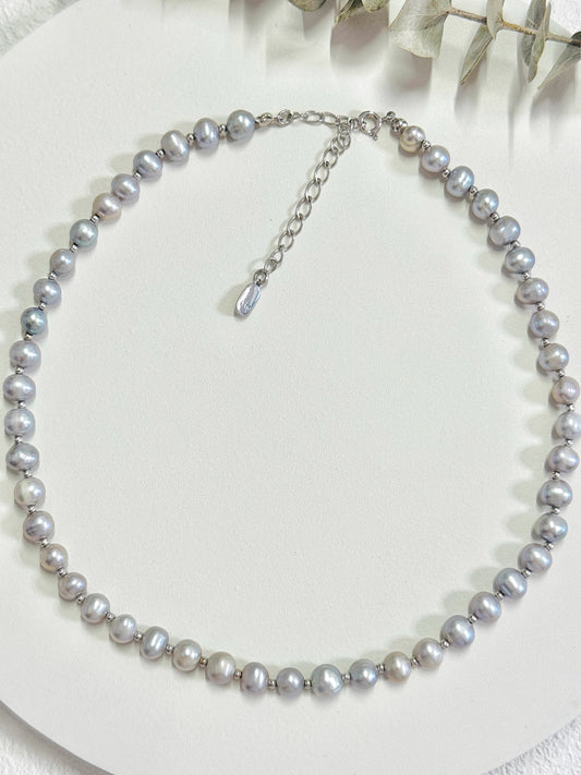 Still Pearl Necklace